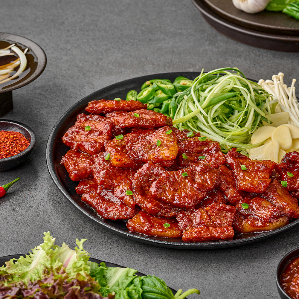 정채움 정성 가득 채운 두툼 칼집 구이 매운맛 700g 팽이버섯 비법 양념 돼지 정채움 정성 가득 채운 두툼 칼집 구이 매운맛 700g 팽이버섯 비법 양념 돼지